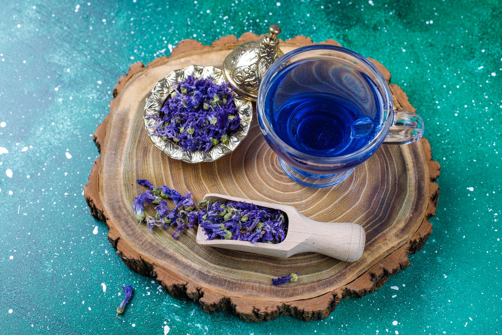 You are currently viewing 7 Powerful Butterfly Pea Tea Benefits + Easy Recipe to Make It at Home